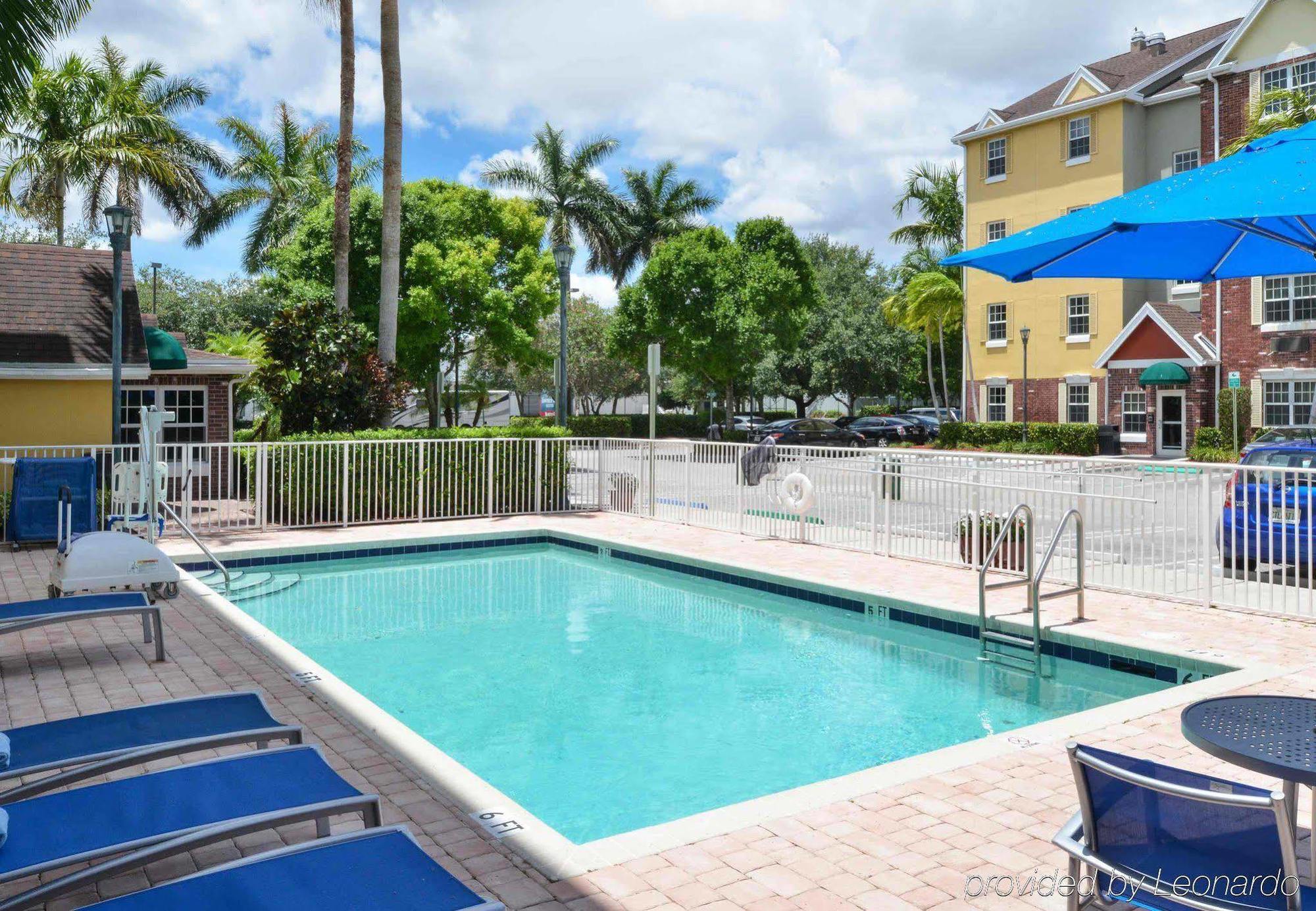 Towneplace Suites Miami West Doral Area Exterior photo
